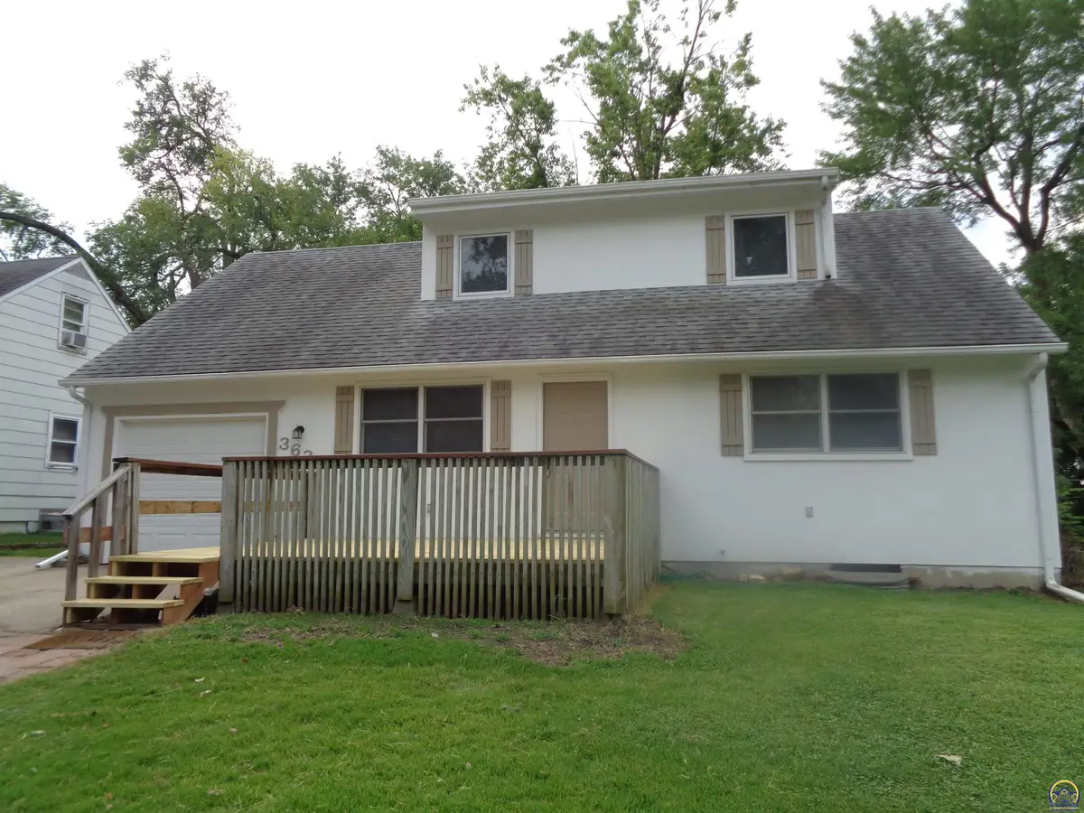 3633 SW 38th Ter, Topeka, KS 66610 - #1