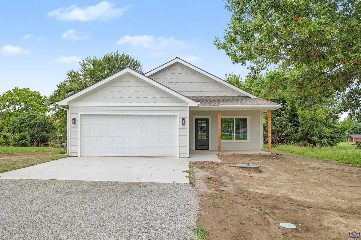 8711 Willow Ln, Ozawkie, KS 66070 - #1