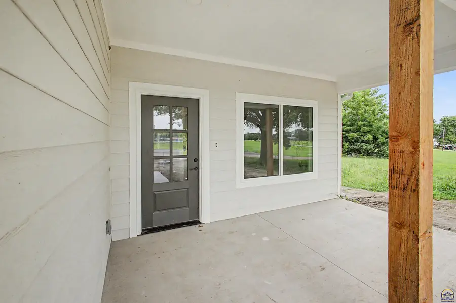 8711 Willow Ln, Ozawkie, KS 66070 - #2