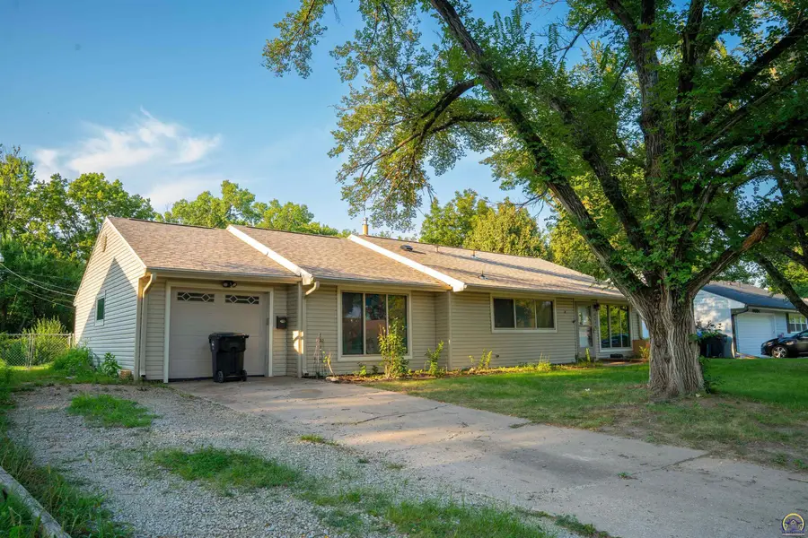 4008 SW 28th St, Topeka, KS 66614 - #2