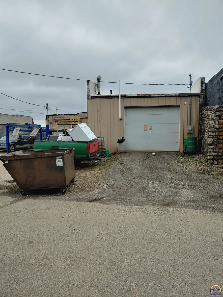 203 E Front St, Perry, KS 66073 - #3