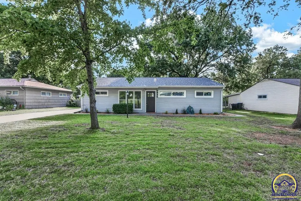 1934 SW Edgewater Ter, Topeka, KS 66604 - #1