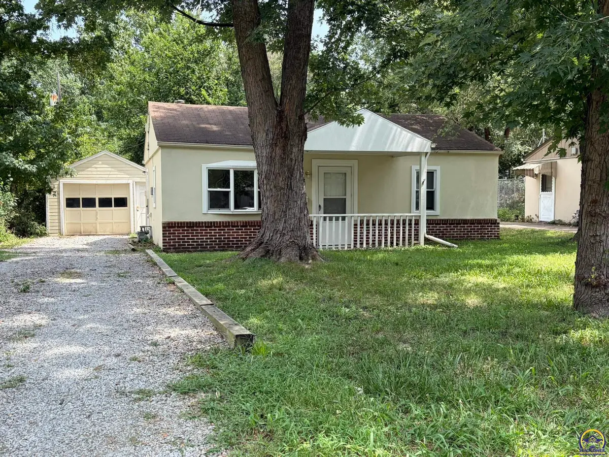1724 SW Green Acres Ave, Topeka, KS 66604 - #1