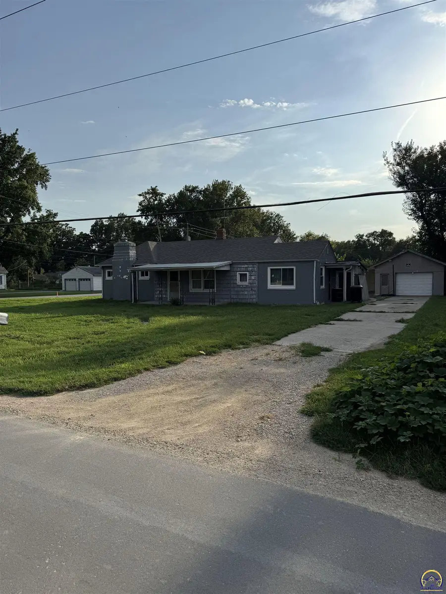 2201 NW Clay St, Topeka, KS 66608 - #2