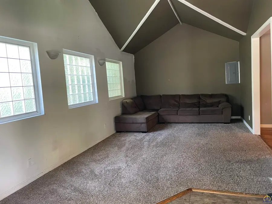 2424 SW Mission Ave, Topeka, KS 66610 - #2