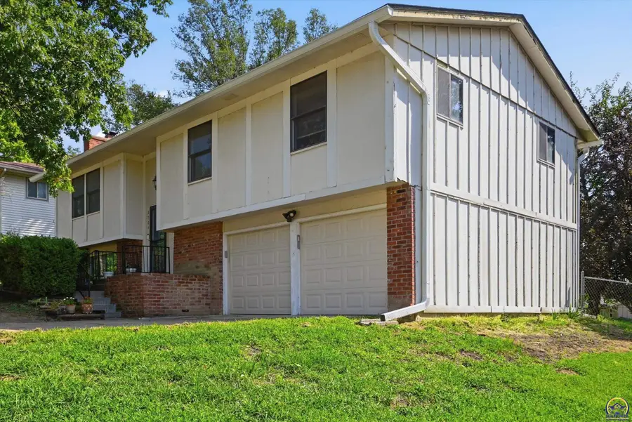 2724 SW Tutbury Town Rd, Topeka, KS 66614 - #2
