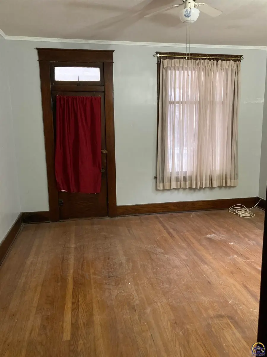 1269 SW Lane St, Topeka, KS 66604 - #3