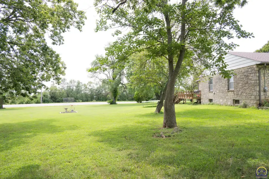 517 E 2nd Ave, Eskridge, KS 66423 - #3