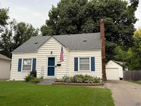 1177 SW Collins Ave, Topeka, KS 66604
