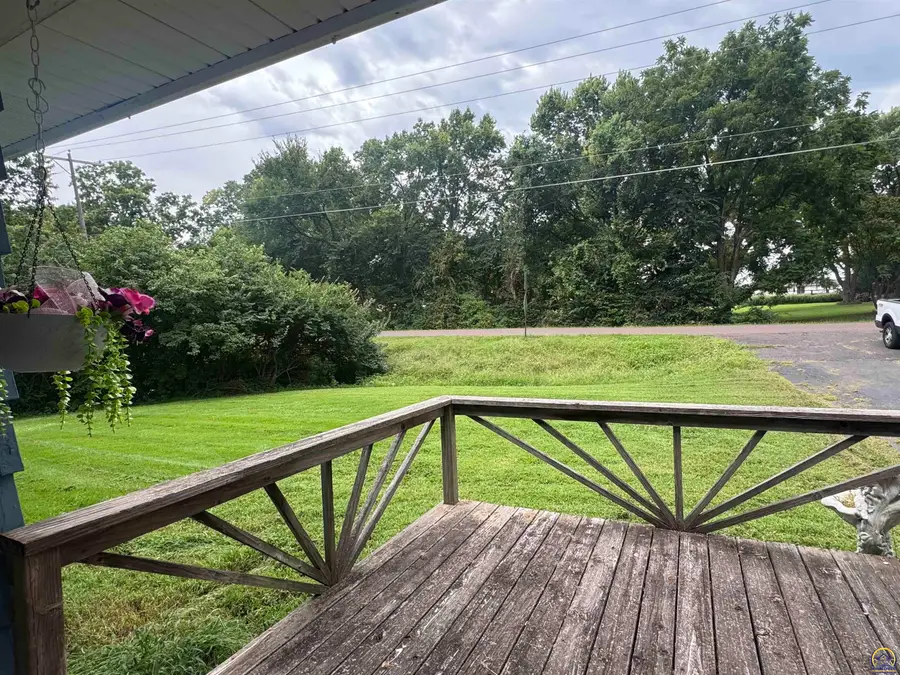 5934 NW Rochester Rd, Topeka, KS 66617 - #2