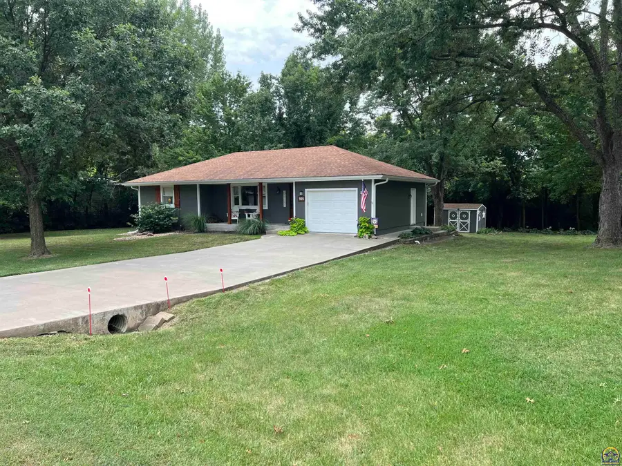 105 NE 56th St, Topeka, KS 66617 - #2