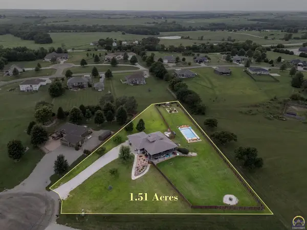 9826 Greenview Dr, Meriden, KS 66512
