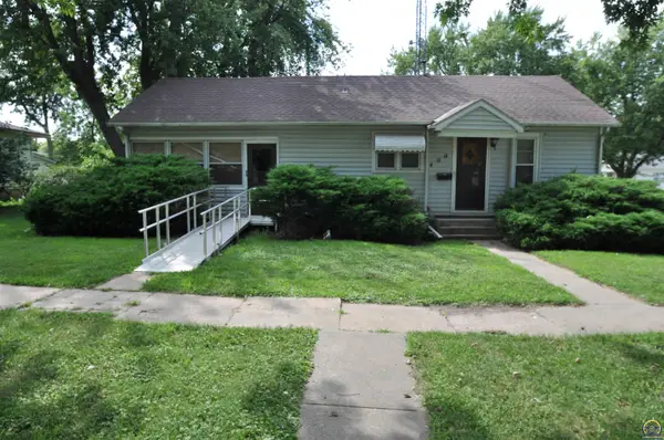400 S 3rd St., Hiawatha, KS 66434