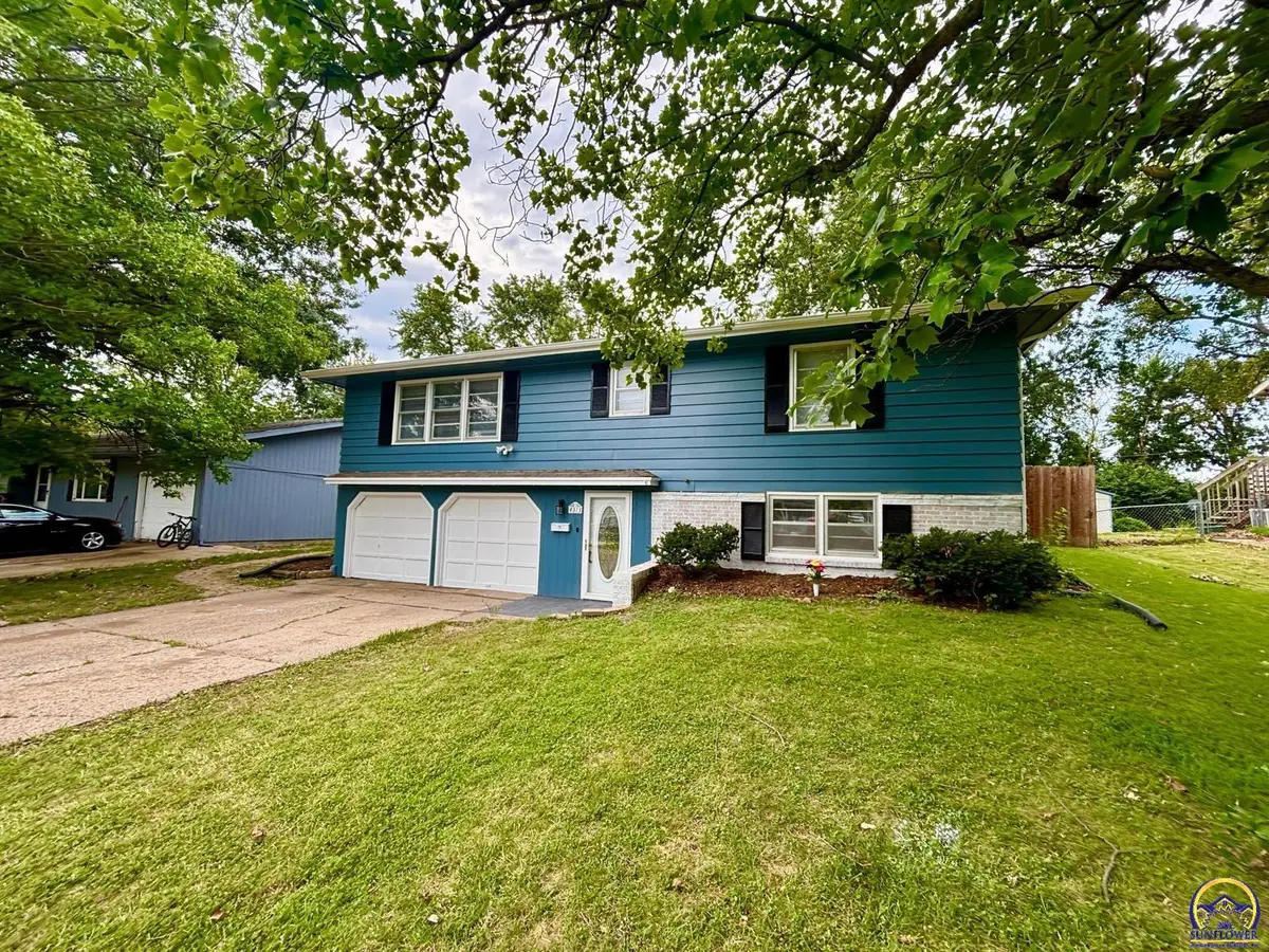 4313 SW Twilight Dr, Topeka, KS 66614 - #1