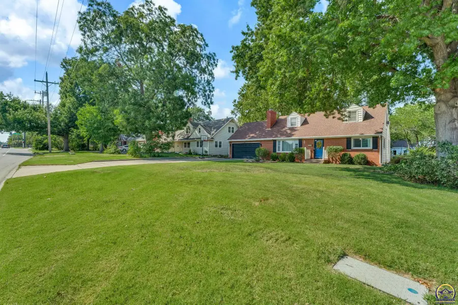 3626 SW 17th St, Topeka, KS 66604 - #3