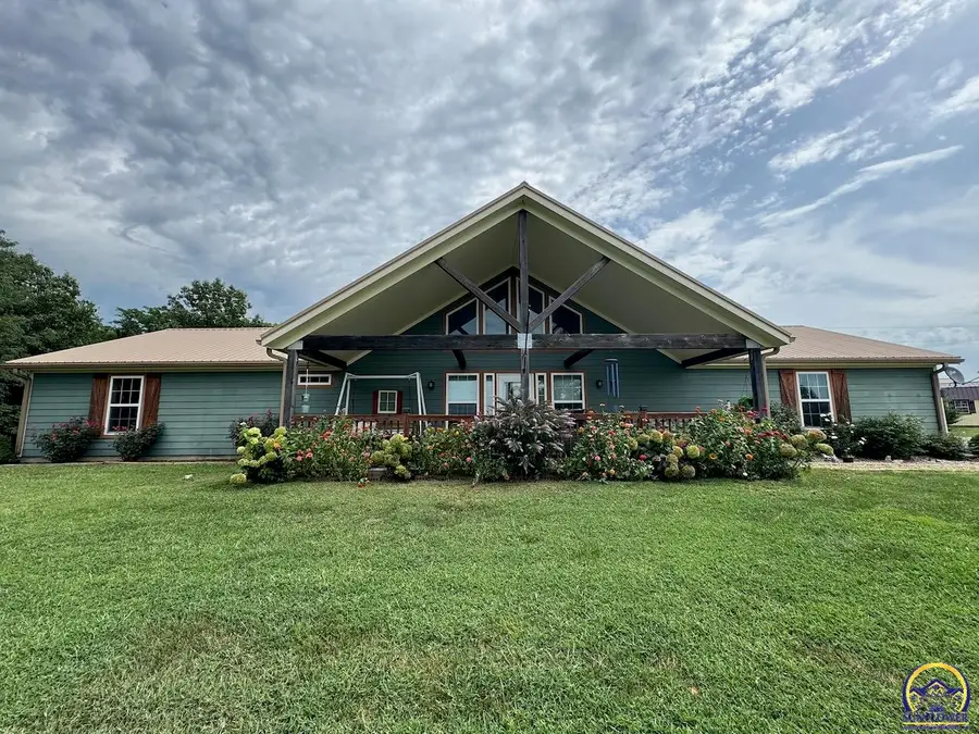 12621 Washington Rd, McLouth, KS 66054 - #2