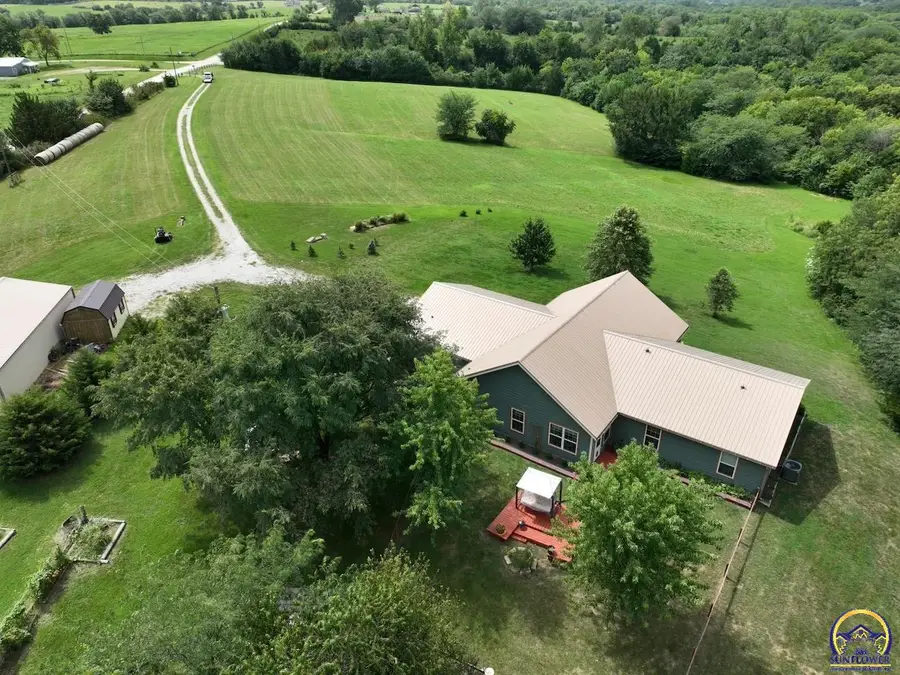 12621 Washington Rd, McLouth, KS 66054 - #3