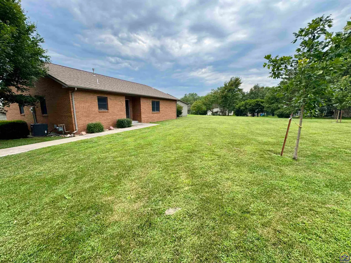 909 S 12th St, Sabetha, KS 66534 - #1