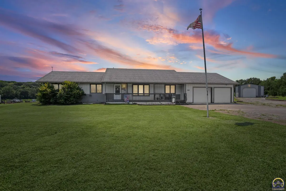 3881 E 117th St, Carbondale, KS 66414 - #1