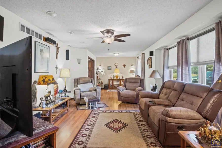 3881 E 117th St, Carbondale, KS 66414 - #3