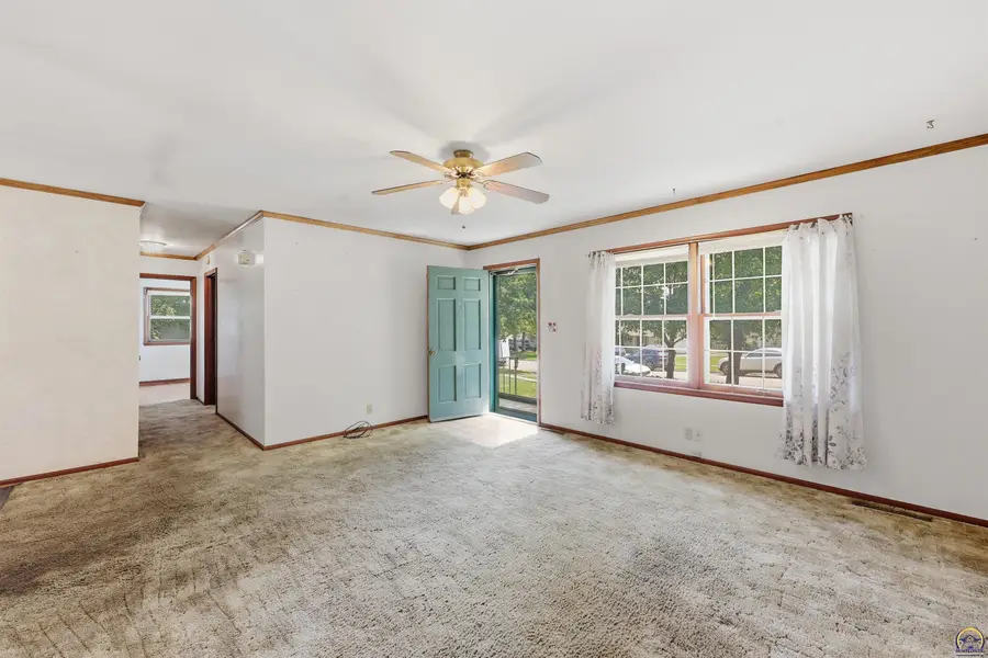3330 SW 30th Ter, Topeka, KS 66614 - #2