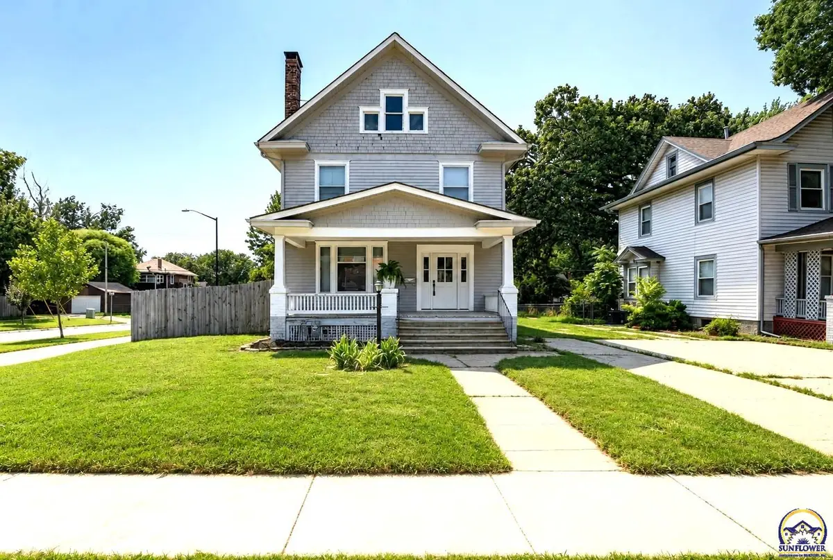 1197 SW College Ave, Topeka, KS 66604 - #1