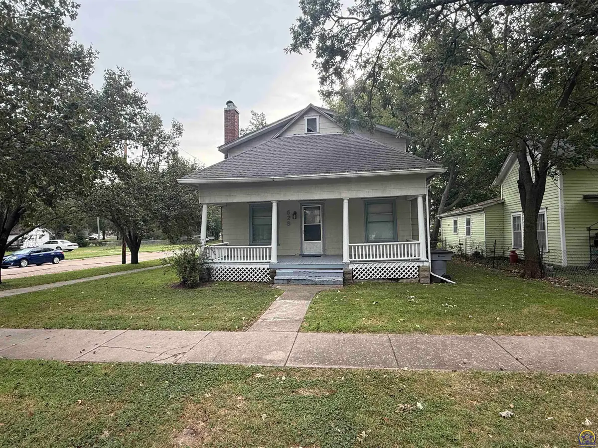 628 Sylvan St, Emporia, KS 66801 - #1