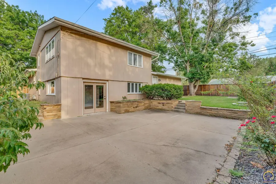 2843 SW Mcalister Ave, Topeka, KS 66614 - #2