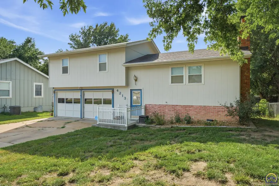 4213 SE Virginia Ct, Topeka, KS 66605 - #2