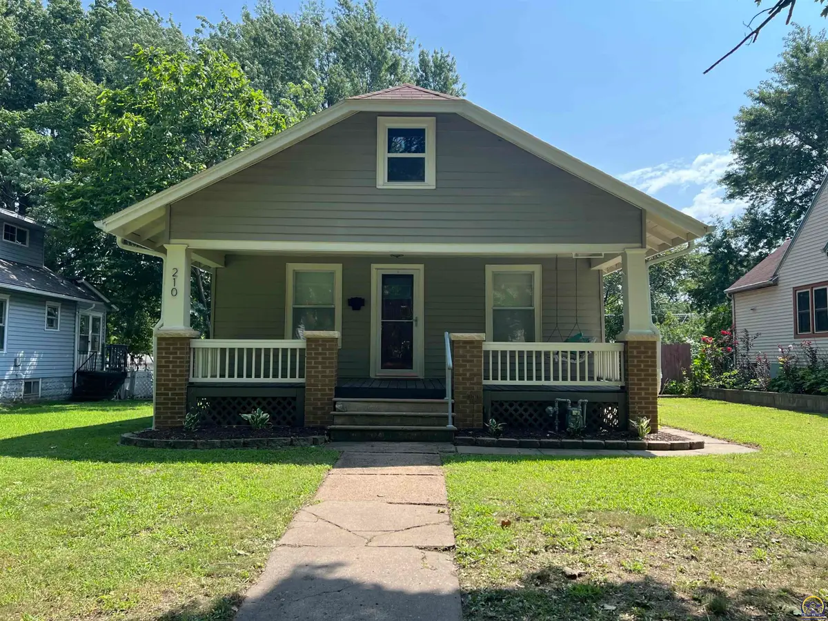 210 SW Kendall Ave, Topeka, KS 66606 - #1