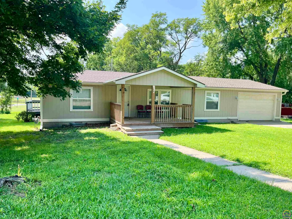 301 N 1st St, Herington, KS 67449 - #1