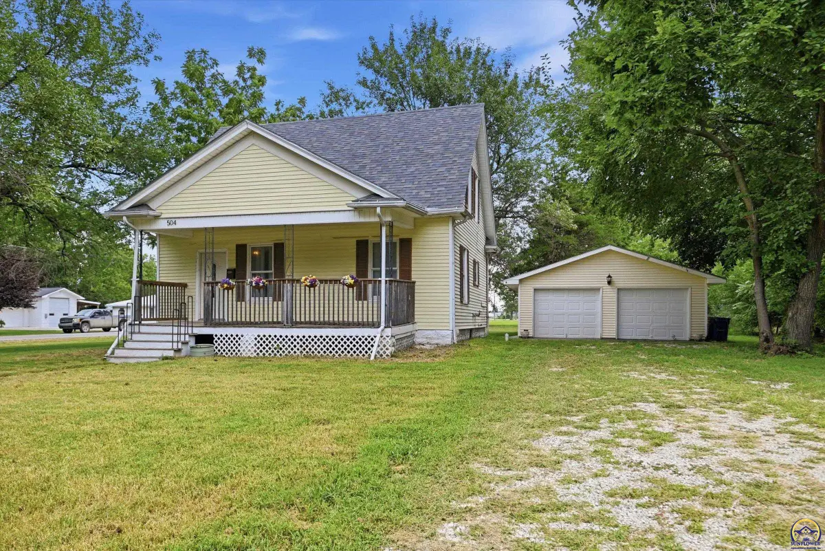 504 S 9th St, Osage City, KS 66523 - #1
