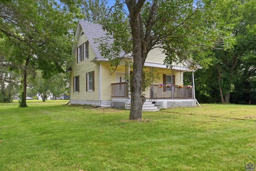 504 S 9th St, Osage City, KS 66523 - #2
