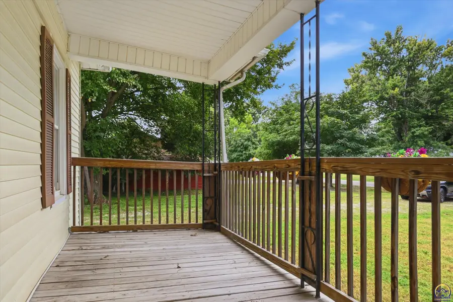 504 S 9th St, Osage City, KS 66523 - #3