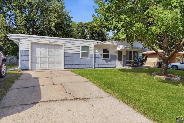 1720 SE 31st St, Topeka, KS 66605