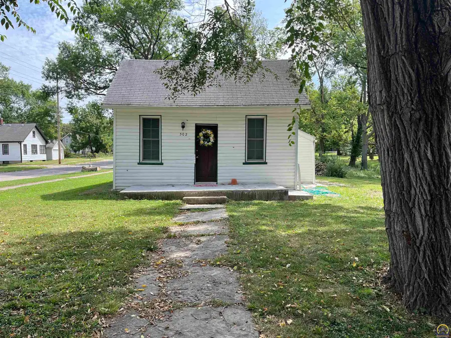 302 S Exchange St, Emporia, KS 66801 - #2