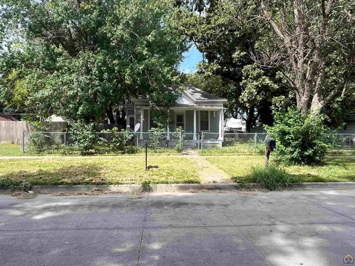 509 Sylvan St, Emporia, KS 66801 - #1