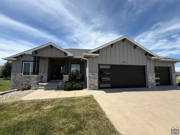 2615 Twin Lakes Dr, Emporia, KS 66801-5433