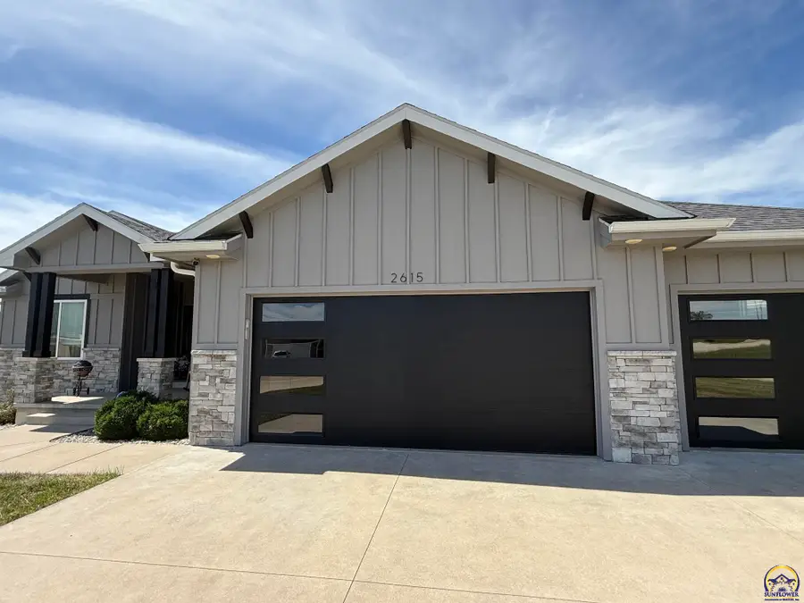 2615 Twin Lakes Dr, Emporia, KS 66801-5433 - #2