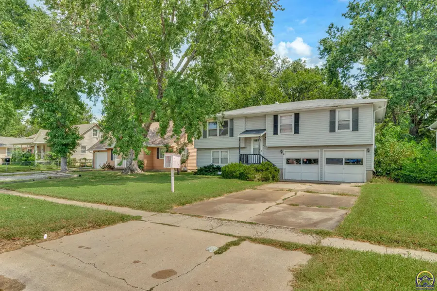 2018 SW Fairlawn Rd, Topeka, KS 66604 - #2