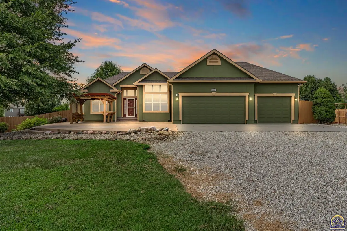 9828 Greenview Dr, Meriden, KS 66512 - #1