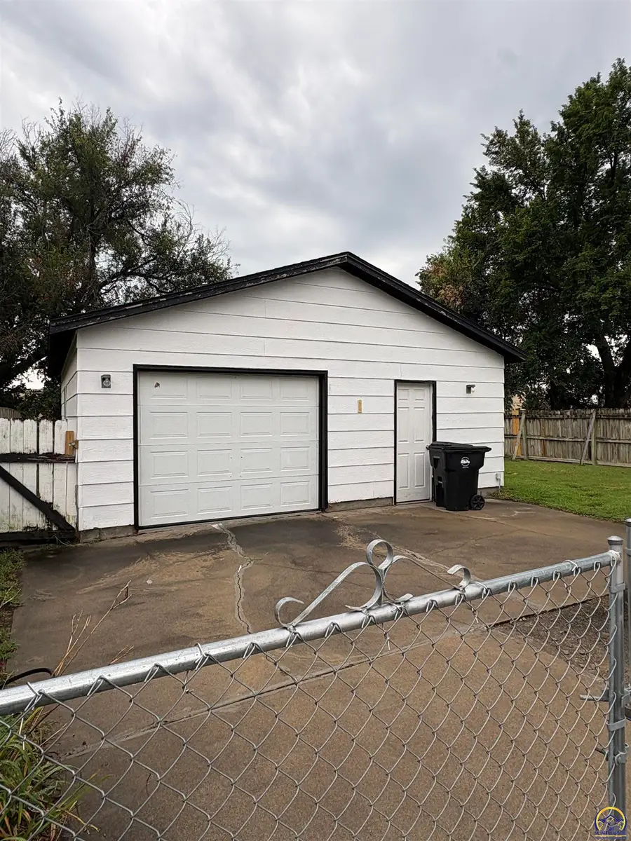 1305 NE Atchison Ave, Topeka, KS 66616 - #3