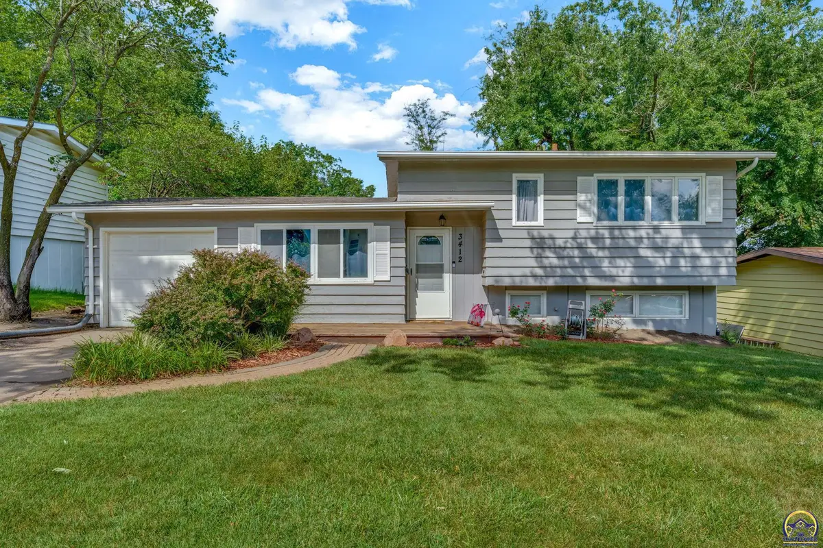 3412 SW Twilight Dr, Topeka, KS 66614 - #1