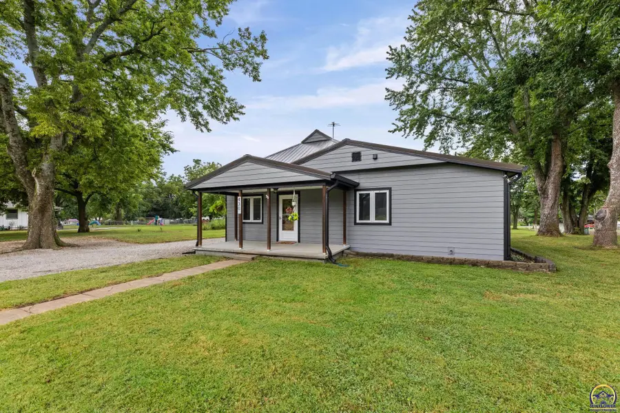 430 Monroe St, Pomona, KS 66076 - #2