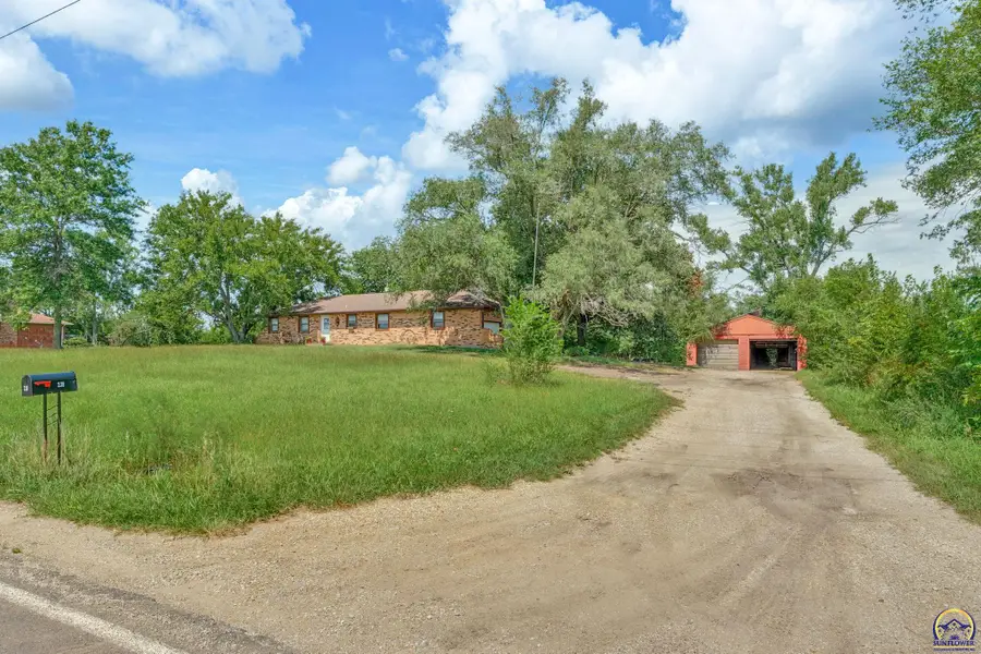 238 NE 82nd St, Topeka, KS 66617 - #2