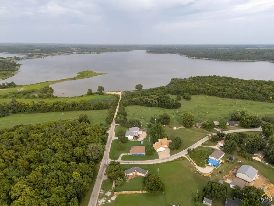 7685 Comanche Rd, Meriden, KS 66512 - #2