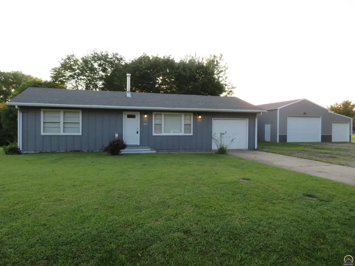 8867 Hilltop Rd, Ozawkie, KS 66070 - #1