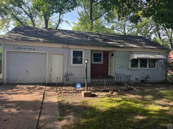 2321 SW 25th Dr, Topeka, KS 66611