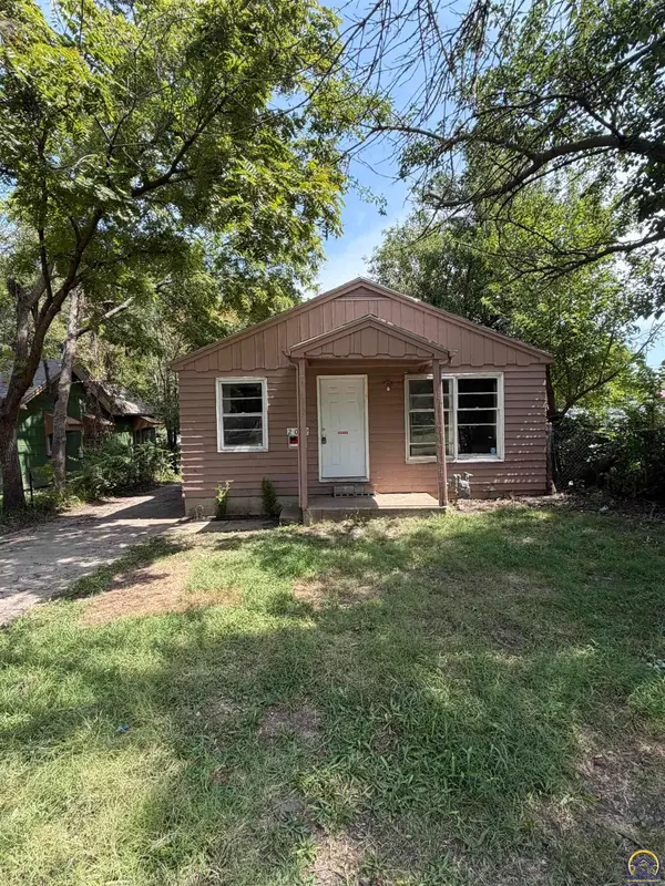 2022 SE Hudson Blvd, Topeka, KS 66607