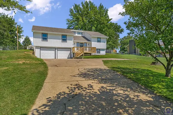 5328 NW Green Hills Rd, Topeka, KS 66618